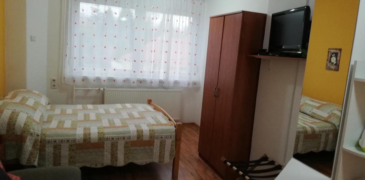 Roxanna Apartman Gyula Exterior photo