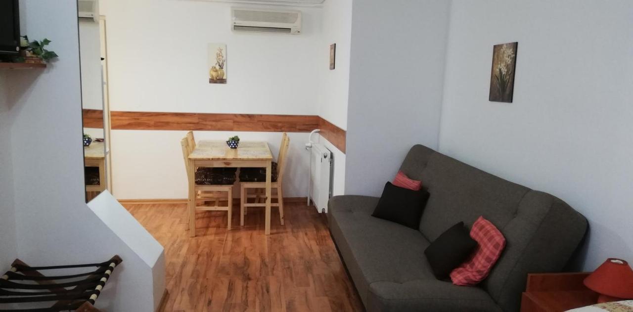 Roxanna Apartman Gyula Exterior photo