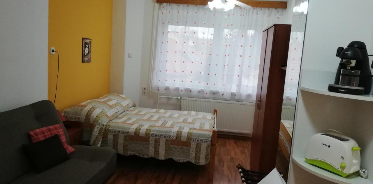 Roxanna Apartman Gyula Exterior photo