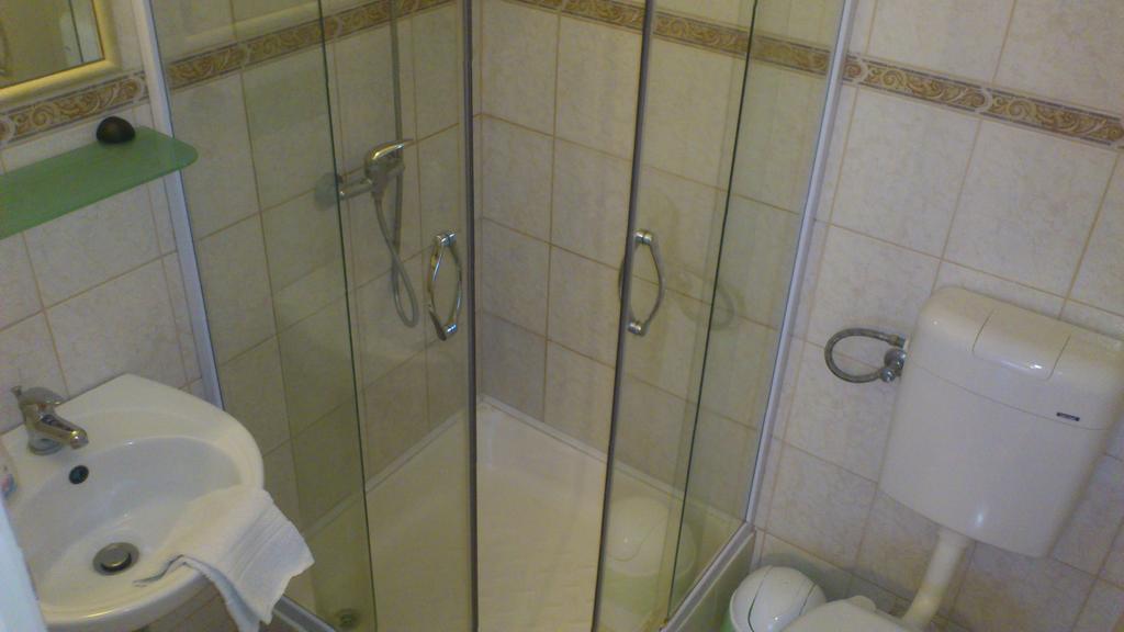Roxanna Apartman Gyula Exterior photo