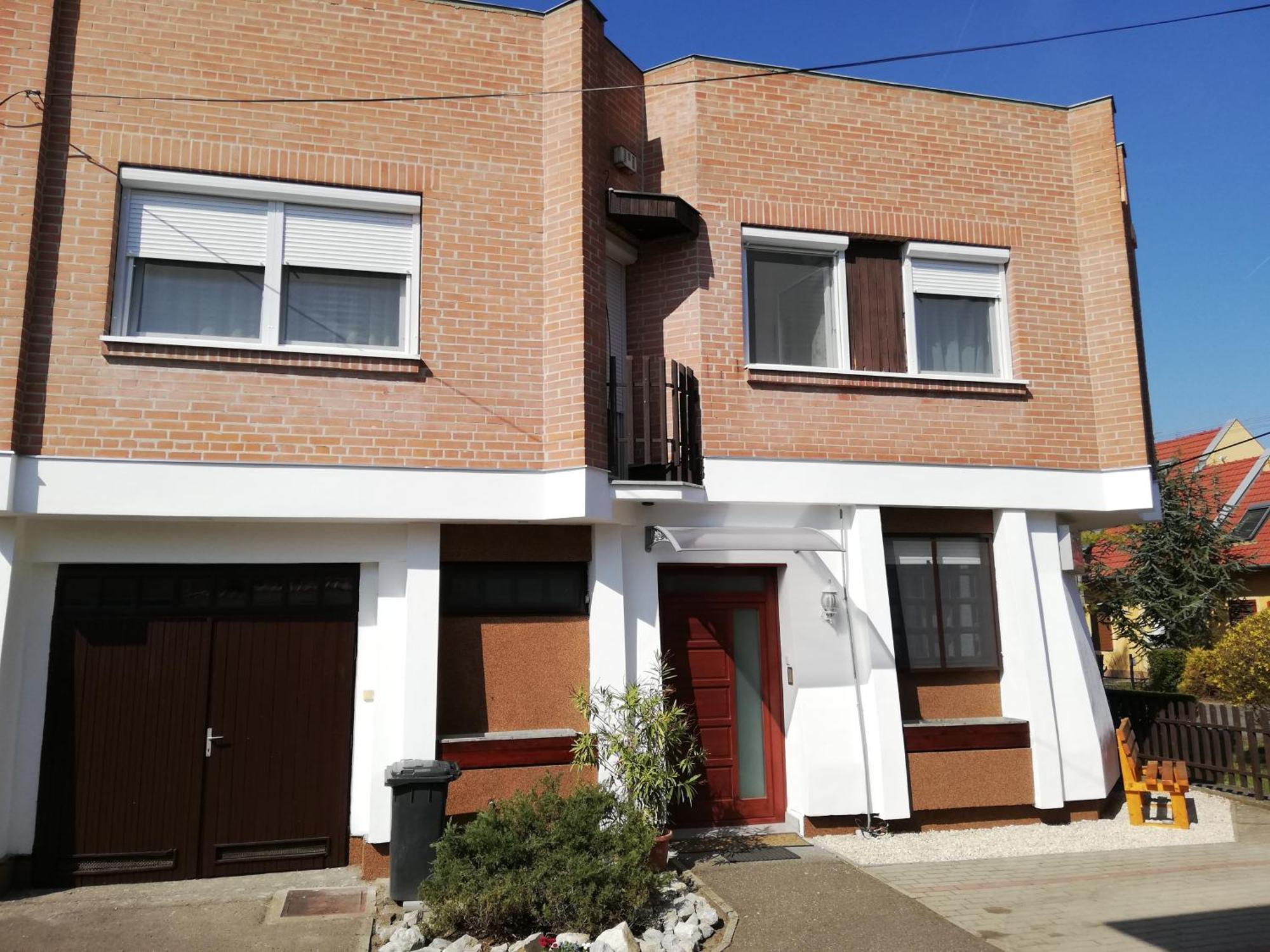 Roxanna Apartman Gyula Exterior photo