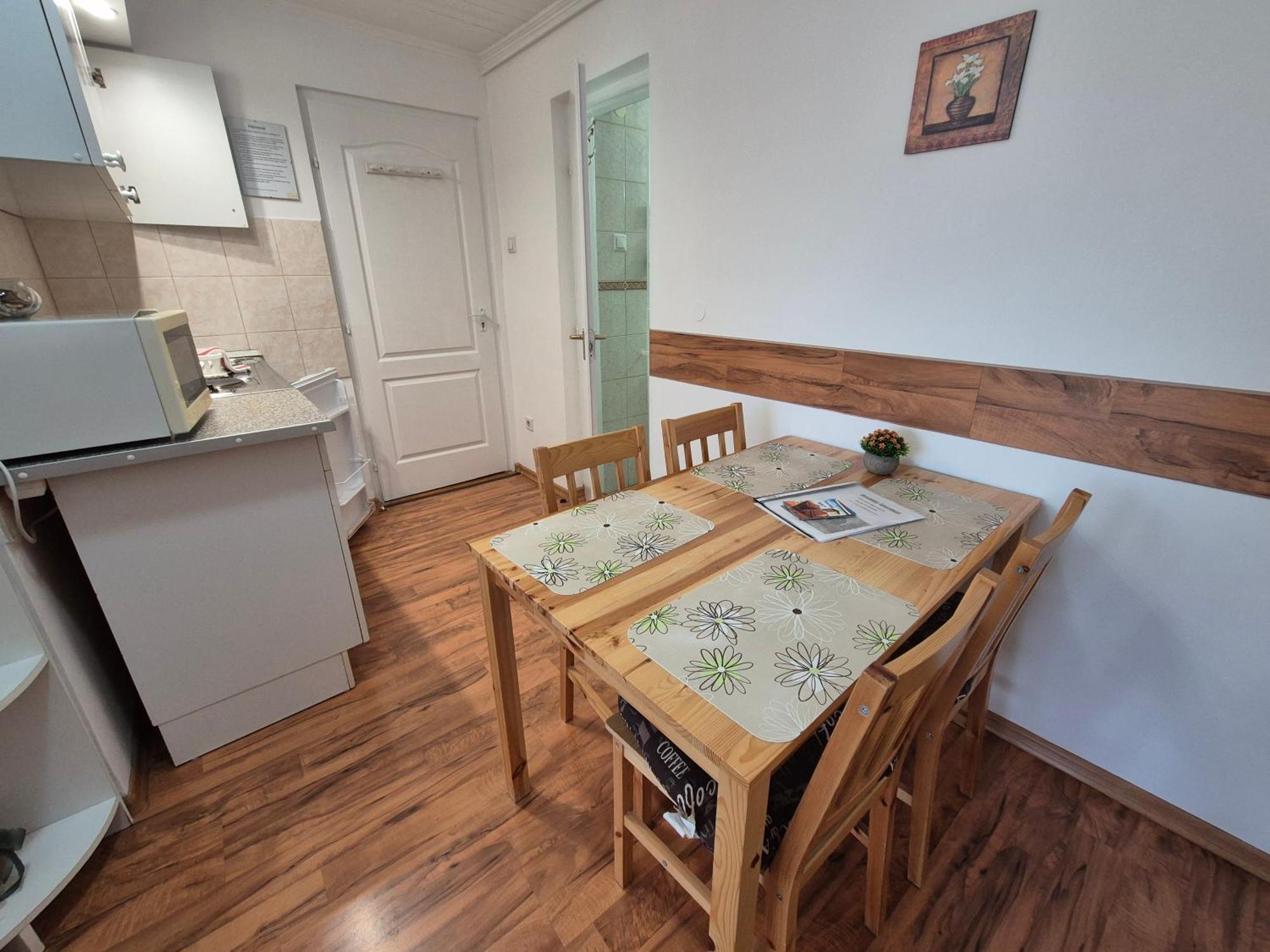 Roxanna Apartman Gyula Exterior photo