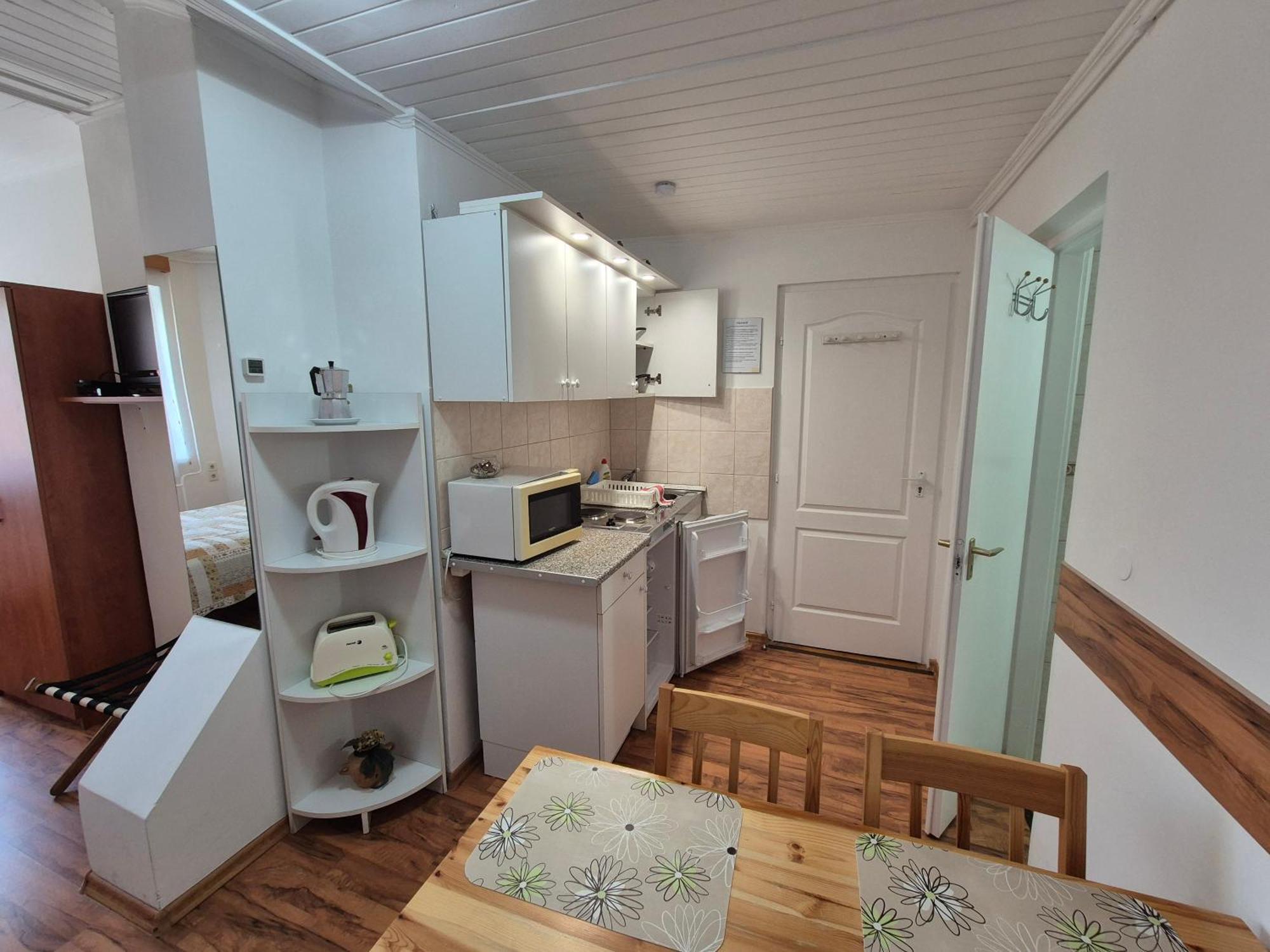 Roxanna Apartman Gyula Exterior photo