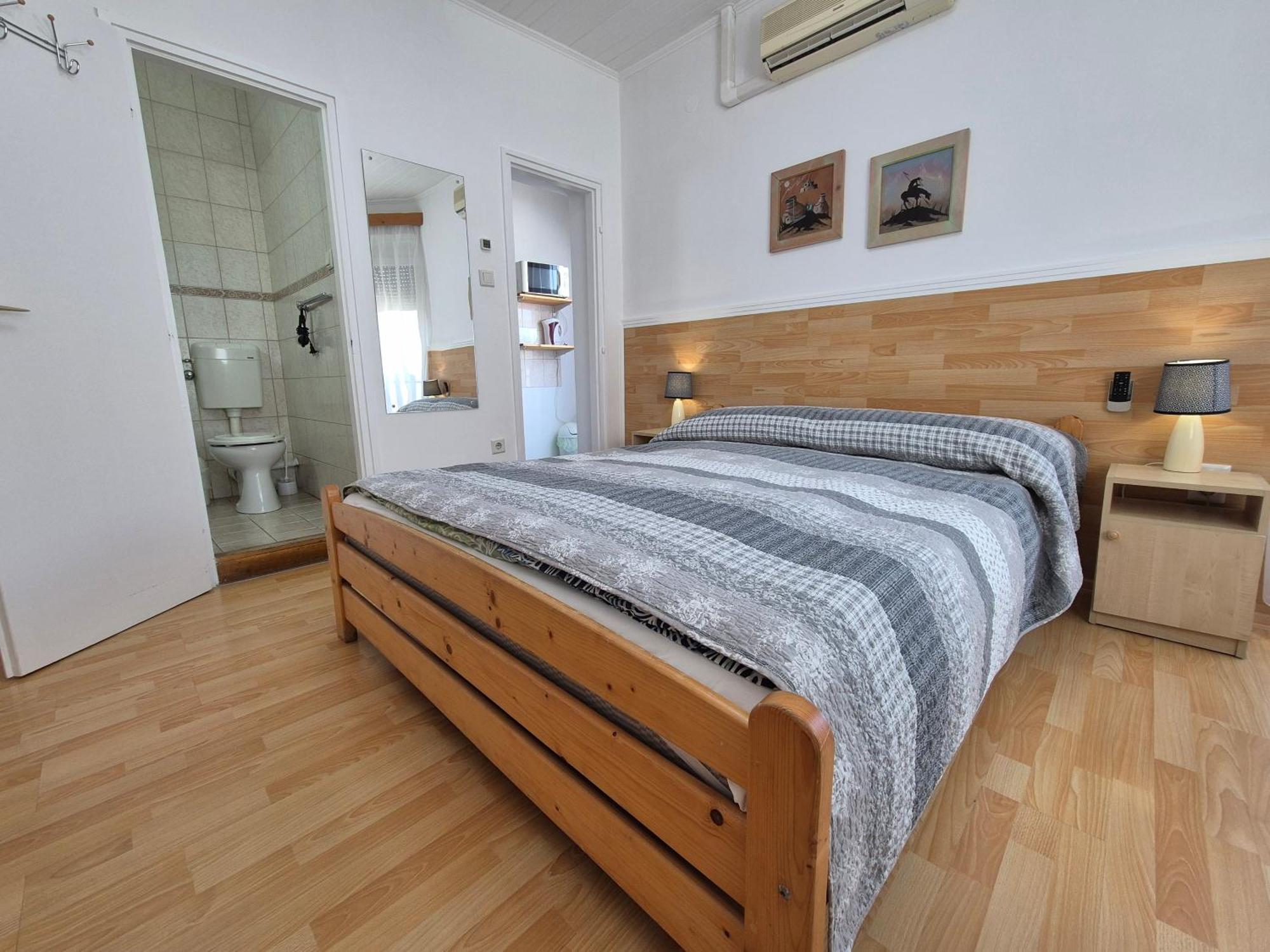 Roxanna Apartman Gyula Exterior photo