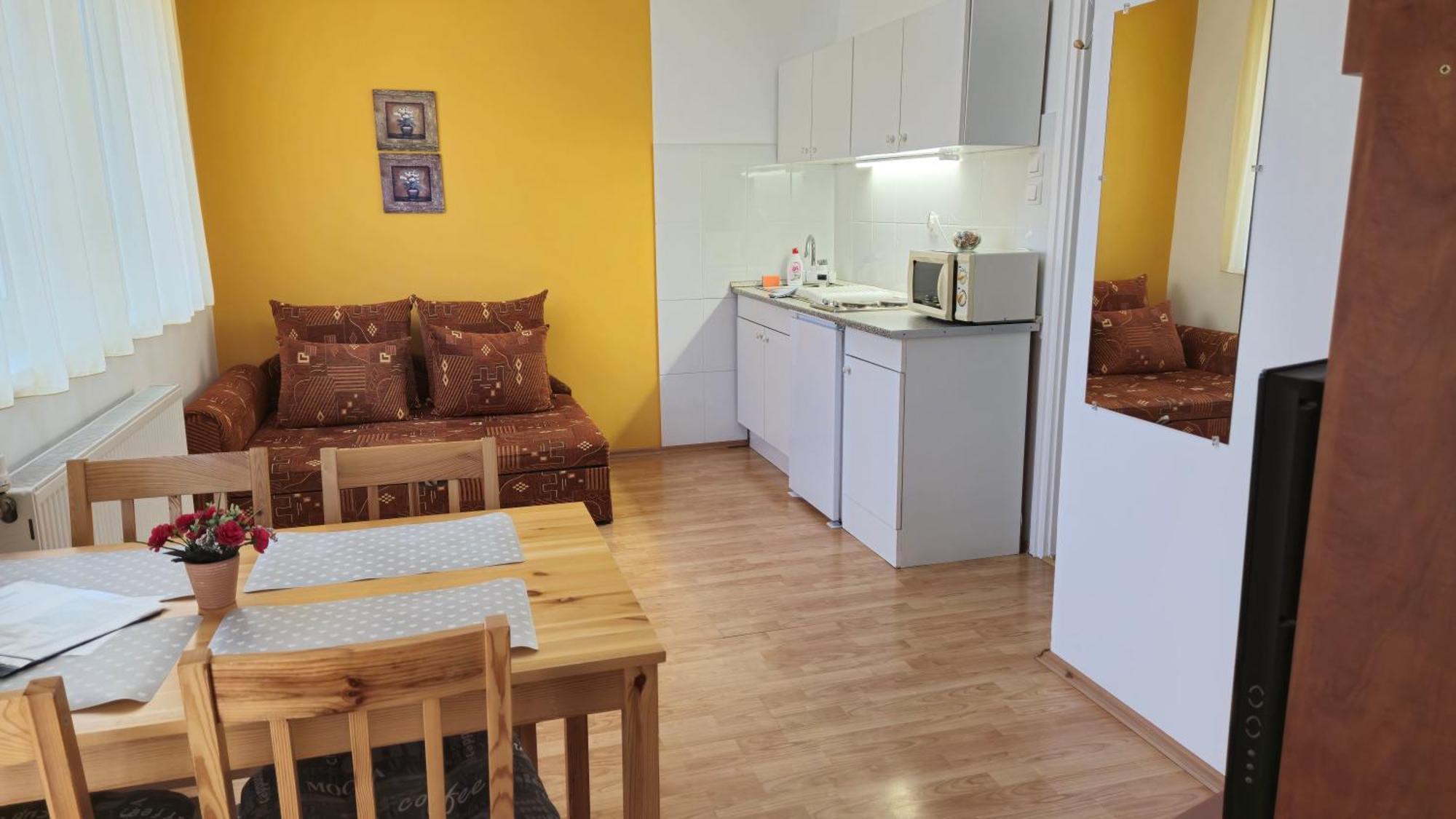 Roxanna Apartman Gyula Exterior photo