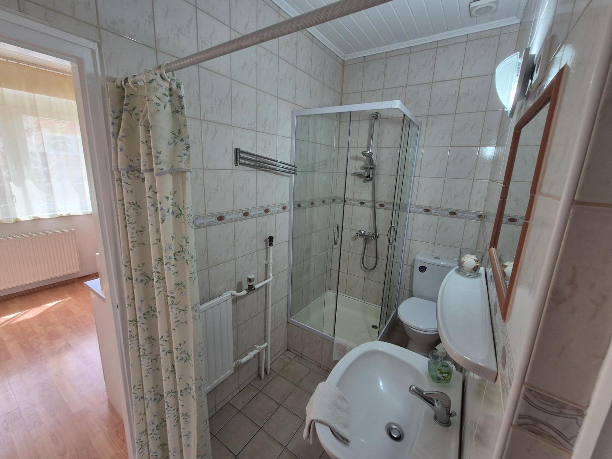 Roxanna Apartman Gyula Exterior photo