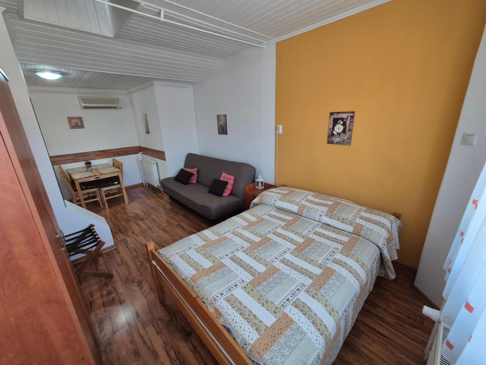 Roxanna Apartman Gyula Exterior photo