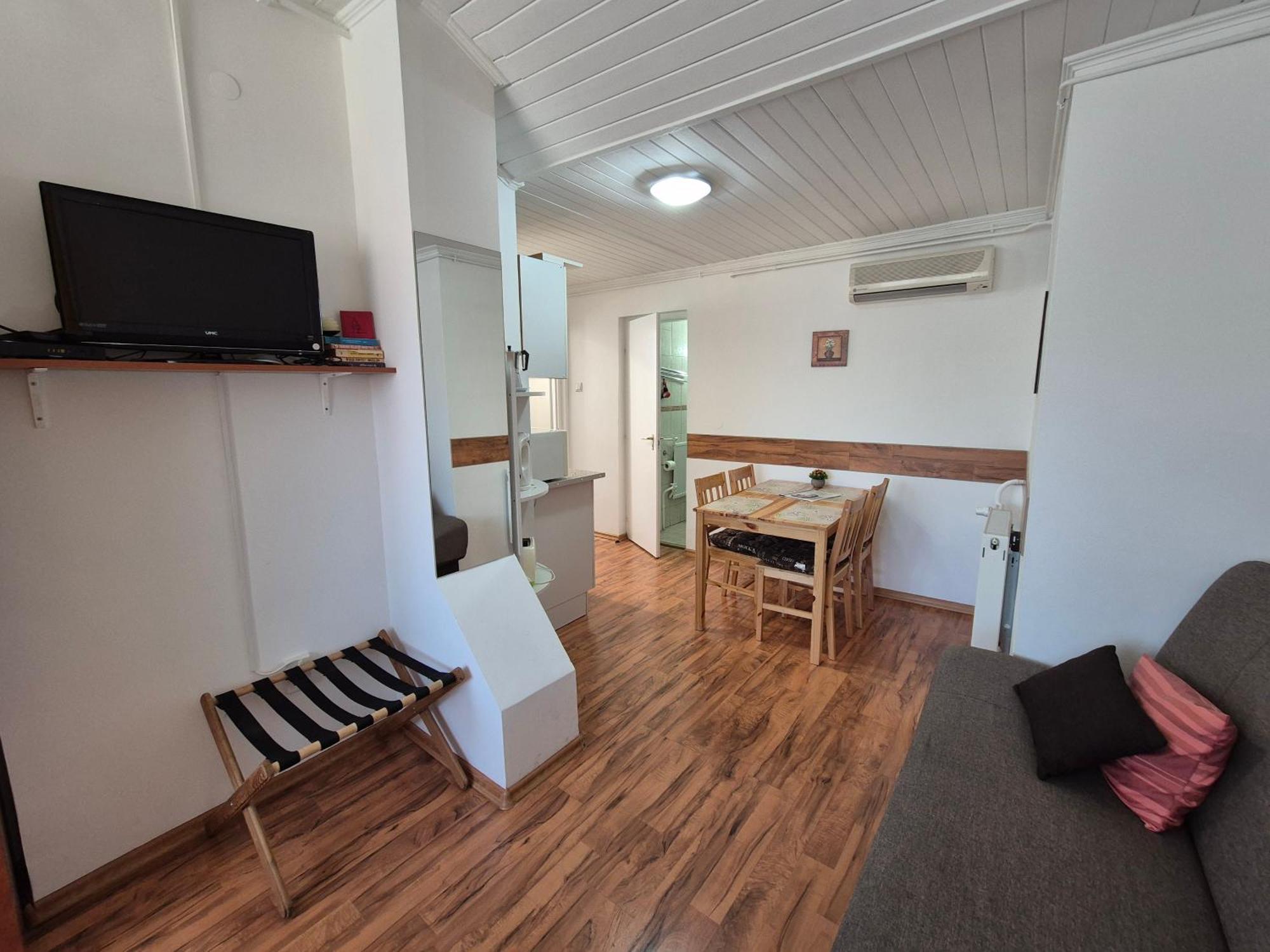 Roxanna Apartman Gyula Exterior photo