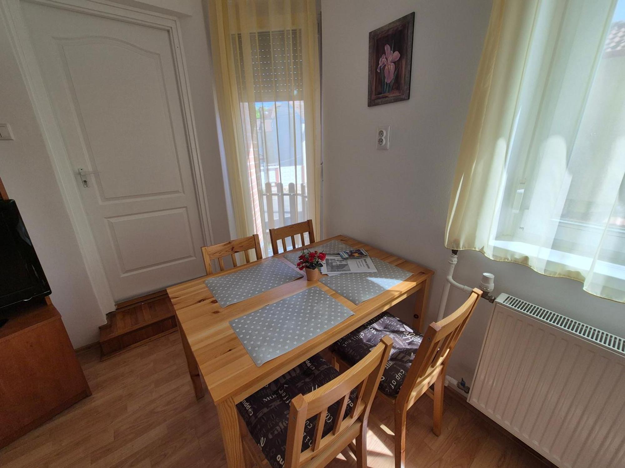Roxanna Apartman Gyula Exterior photo