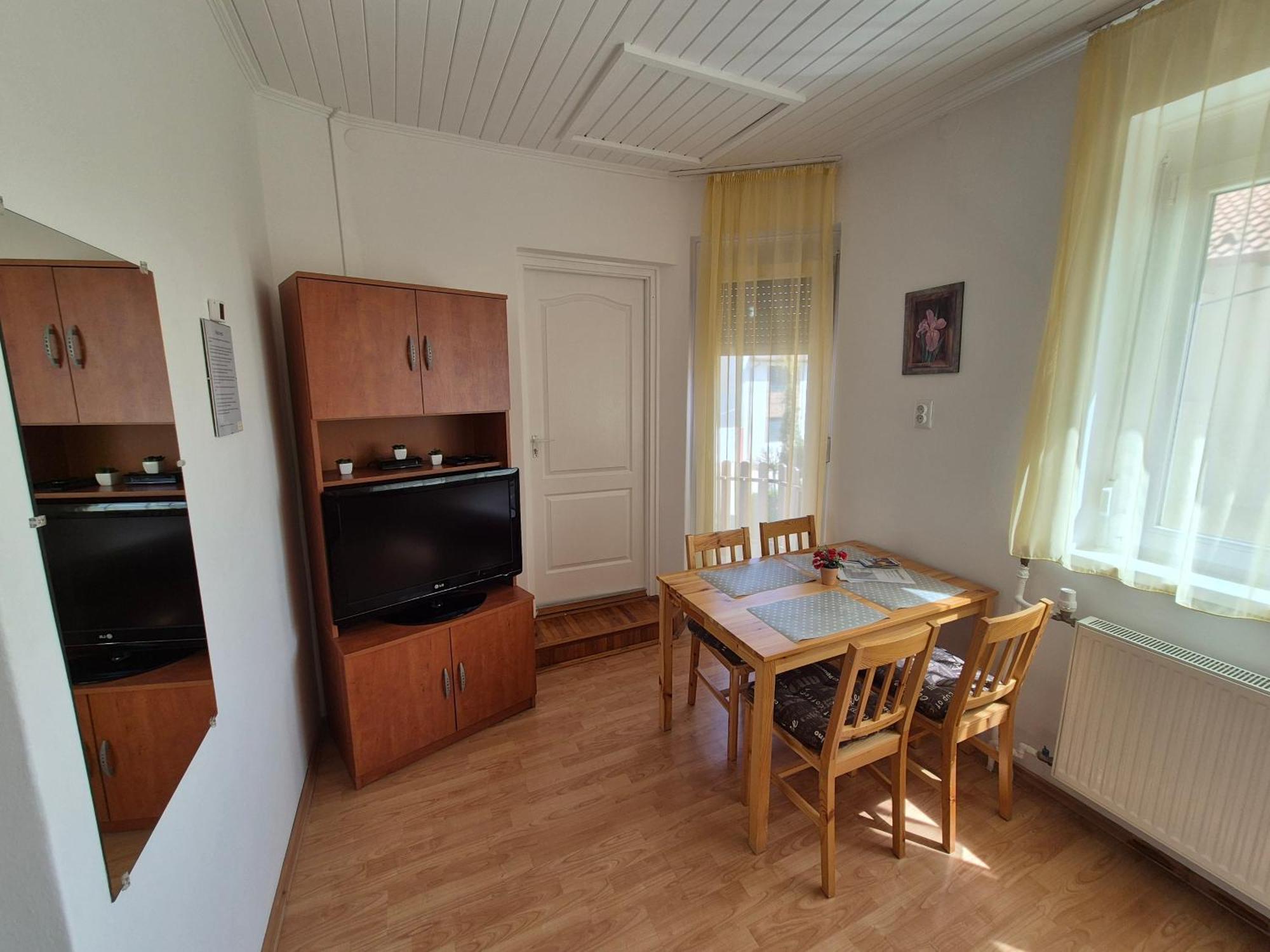Roxanna Apartman Gyula Exterior photo