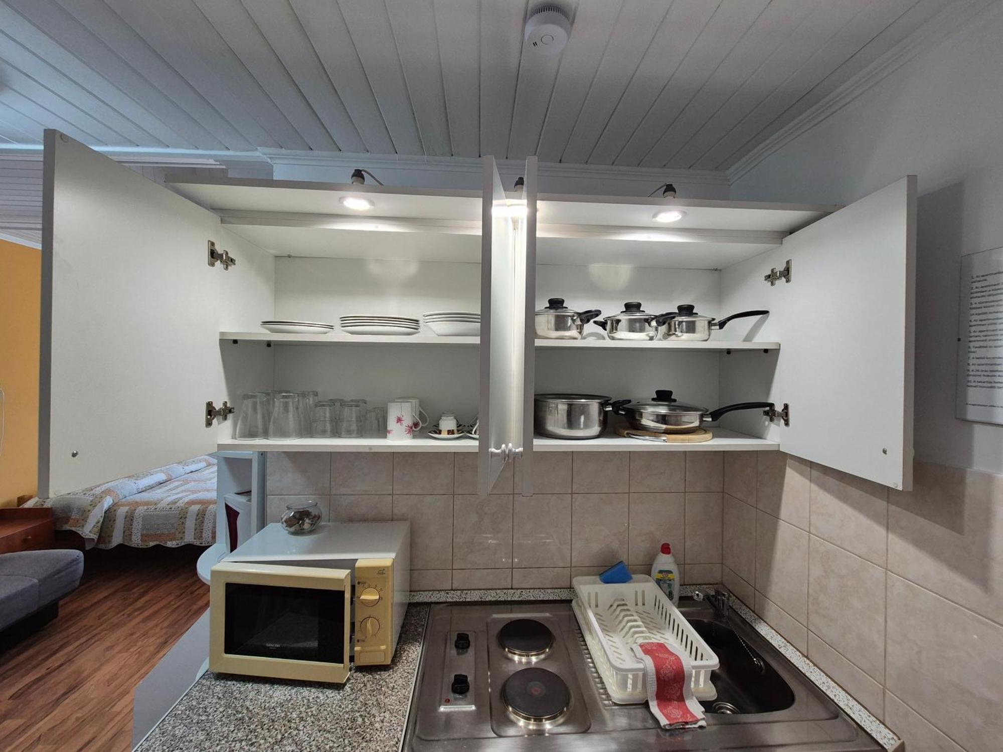 Roxanna Apartman Gyula Exterior photo