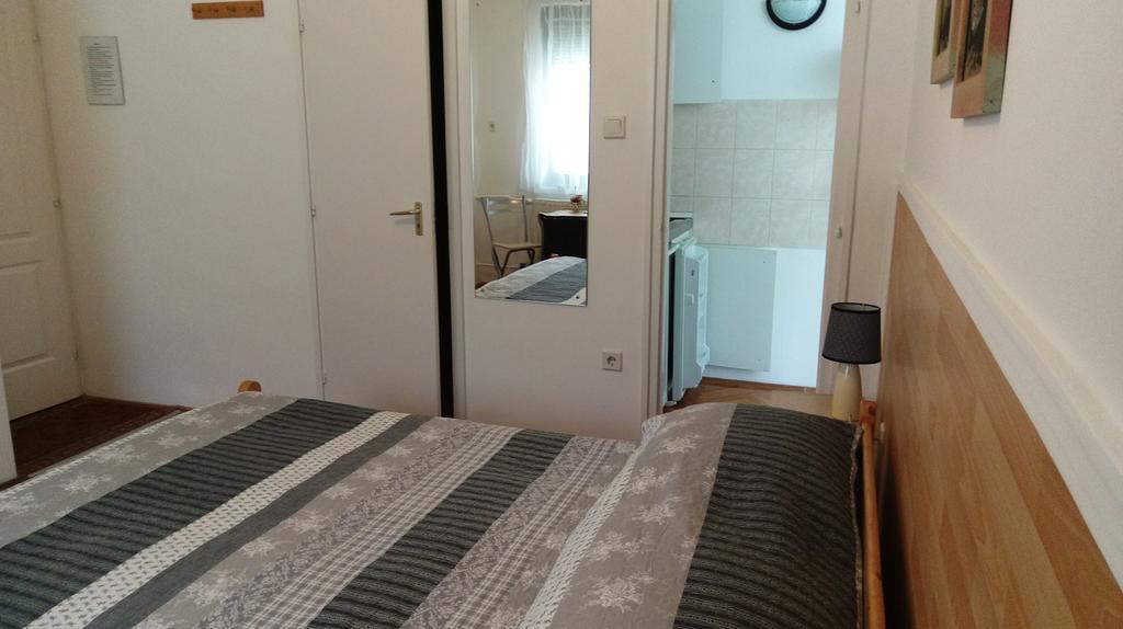 Roxanna Apartman Gyula Exterior photo