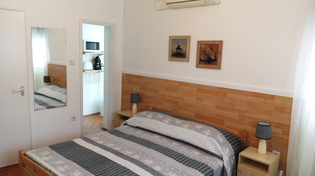 Roxanna Apartman Gyula Exterior photo