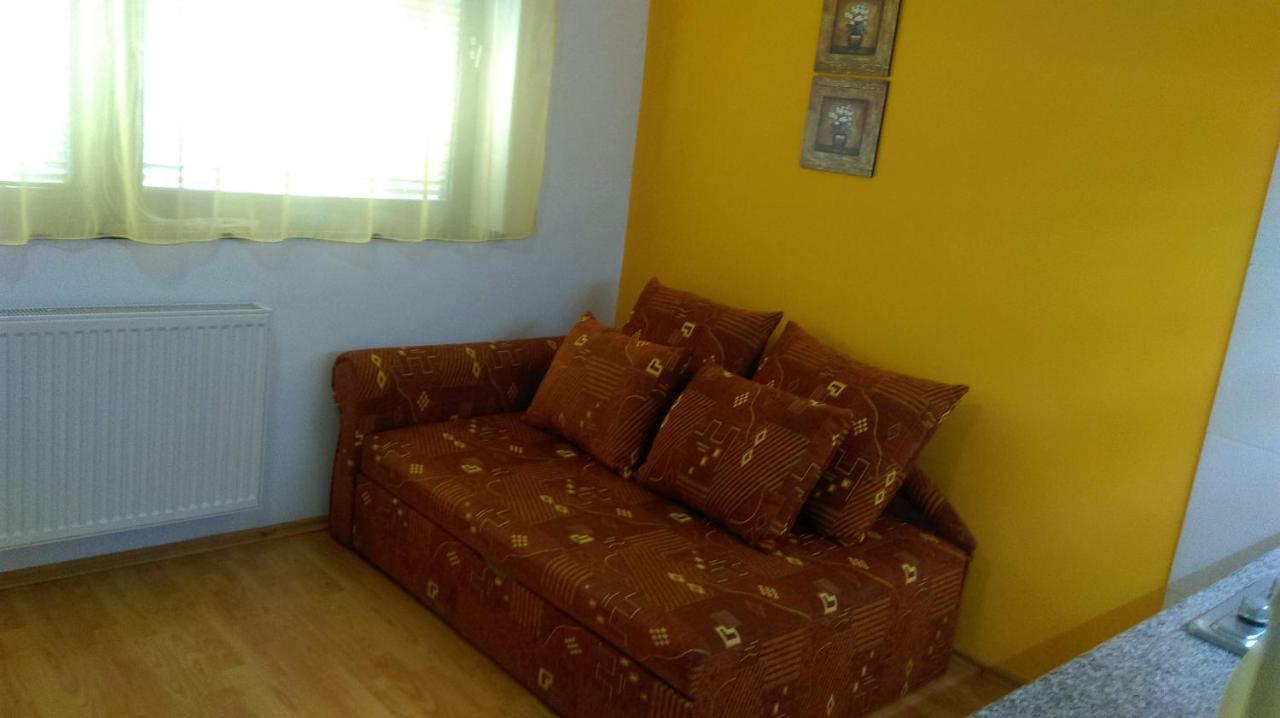 Roxanna Apartman Gyula Exterior photo