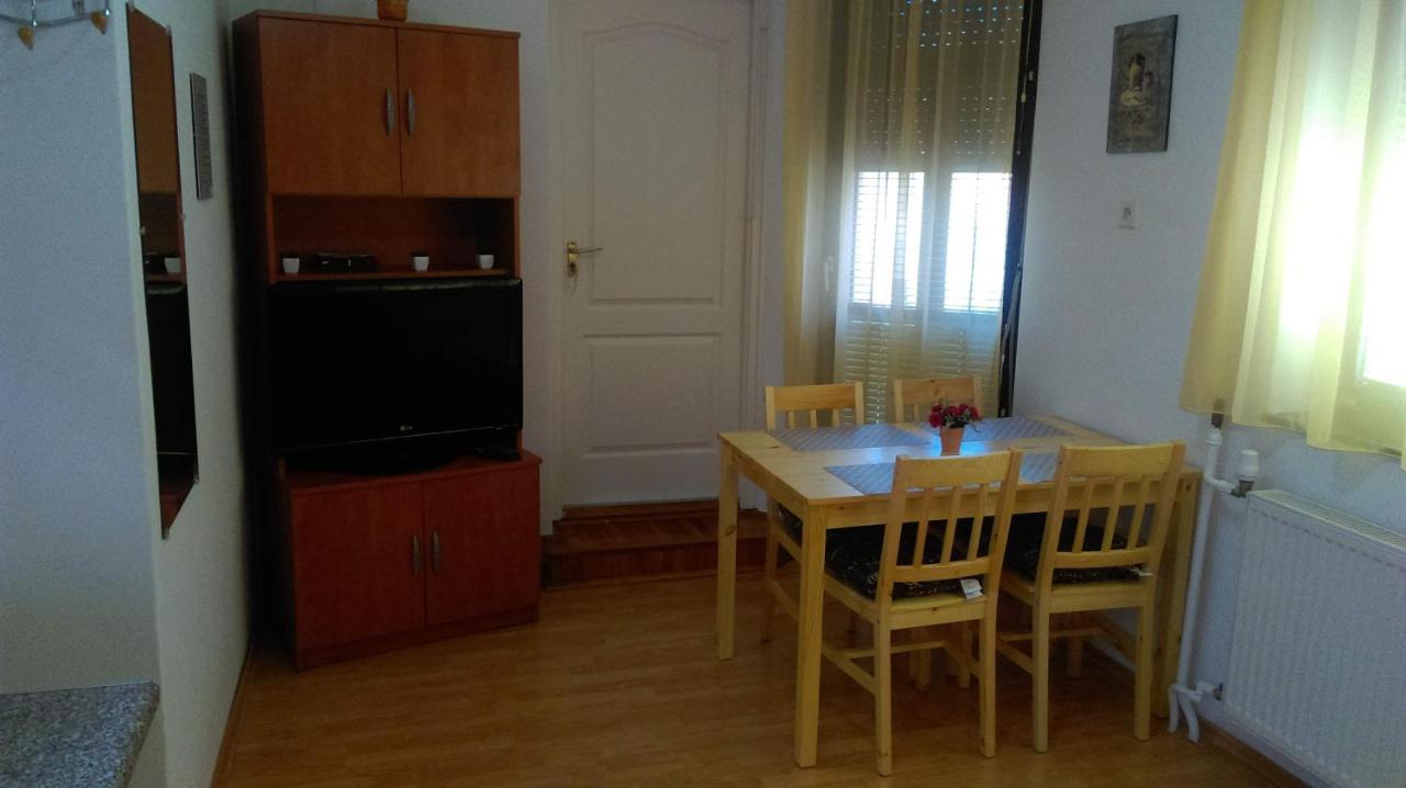 Roxanna Apartman Gyula Exterior photo
