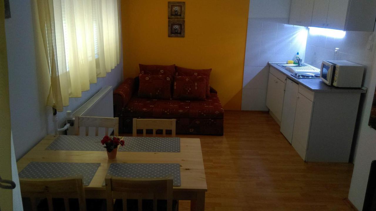 Roxanna Apartman Gyula Exterior photo