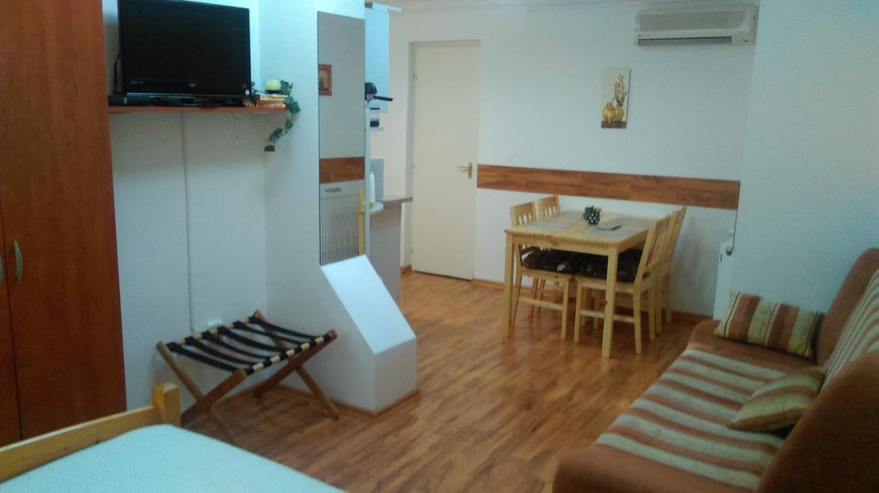 Roxanna Apartman Gyula Exterior photo